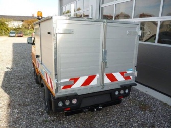 Müllaufbau oben offen mit 2 Hecktüren