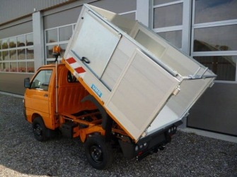 Müllaufbau oben offen mit 2 Hecktüren