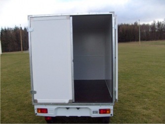 Kofferaufbau mit 2 Hecktüren