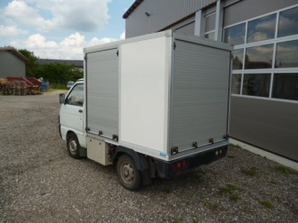 Kofferaufbau mit Rollos