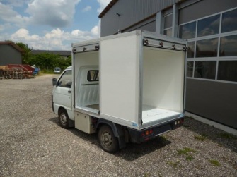 Kofferaufbau mit Rollos