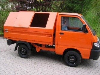 Müllaufbau mit Öffnungsklappen und abklappbarer Bordwand