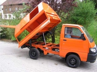 Müllaufbau mit Öffnungsklappen und abklappbarer Bordwand