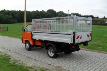 Grasfanggitter mit zweiteiliger Heckklappe