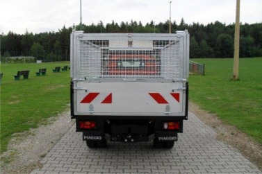 Grasfanggitter mit zweiteiliger Heckklappe