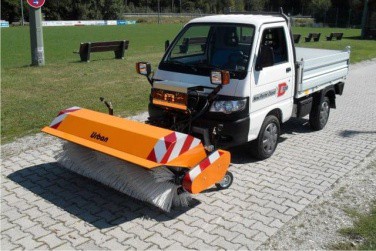 Kehrmaschine mit rotierender Bürste