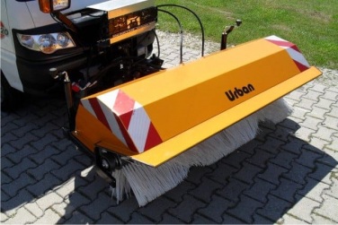 Kehrmaschine mit rotierender Bürste