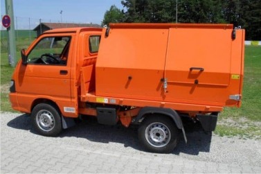 Müllaufbau mit Schiebeklappen