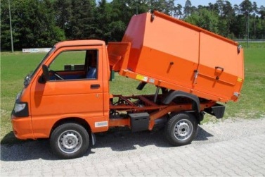 Müllaufbau mit Schiebeklappen