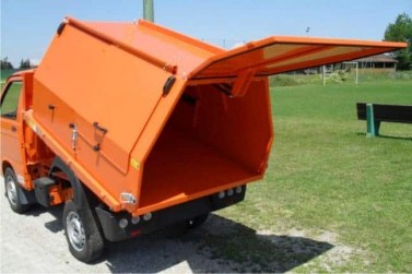 Müllaufbau mit Schiebeklappen