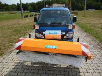 Kehrmaschine mit rotierender Bürste