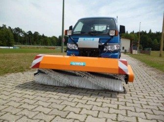 Kehrmaschine mit rotierender Bürste