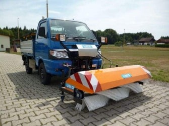 Kehrmaschine mit rotierender Bürste