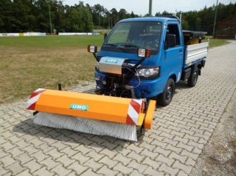 Kehrmaschine mit rotierender Bürste