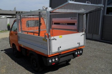 Grasfanggitter mit zweiteiliger Heckklappe