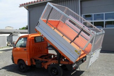 Grasfanggitter mit zweiteiliger Heckklappe