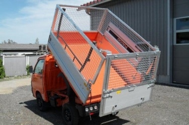 Grasfanggitter mit zweiteiliger Heckkappe