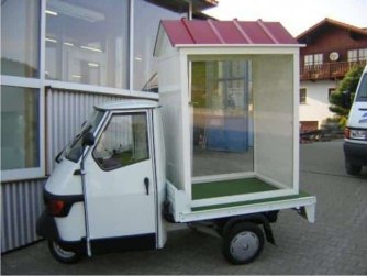 APE 50 mit Werbeaufbau