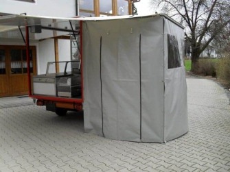 APE 50 mit Grillaufbau und Anbauzelt