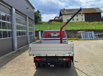 Piaggio-Porter-NP6-mit-kleinen-Kran-2