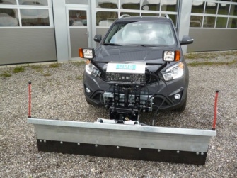 Ssangyong Korando mit Schneepflug